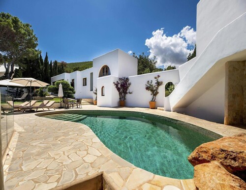 Magnificent Villa With sea Views