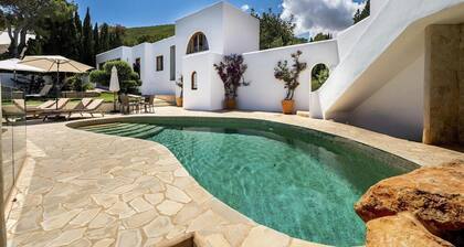 Magnificent Villa With sea Views
