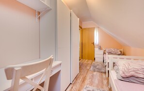 Silitysrauta/-lauta, vauvan matkasänky, ilmainen Wi-Fi, vuodevaatteet