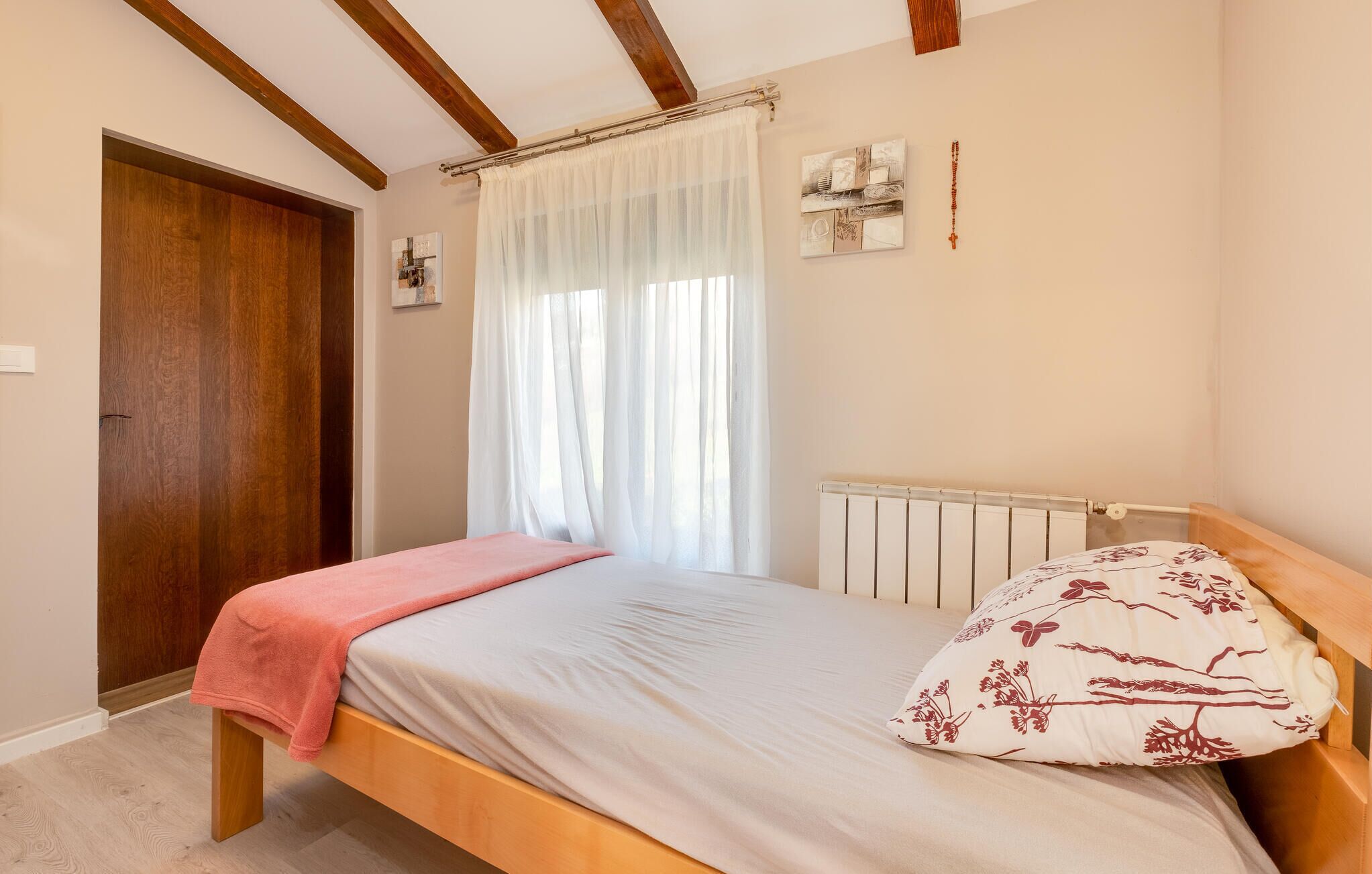 Iron/ironing board, travel cot, free WiFi, bed sheets