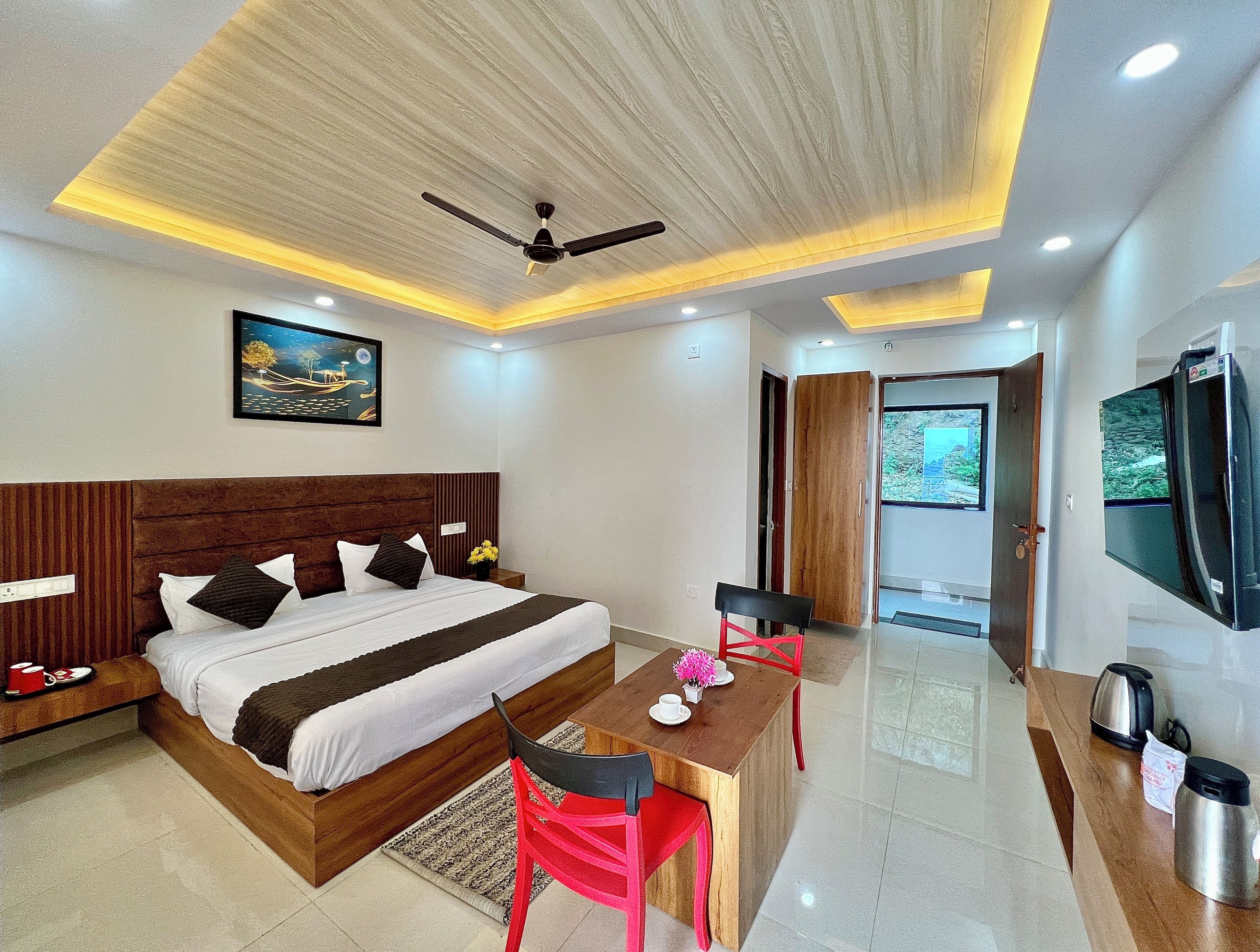 Ropa de cama de alta calidad, colchones con pillow-top y escritorio 