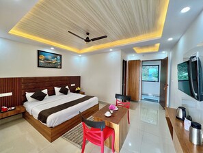 Deluxe Double Room, Balcony, Mountain View - Dhurva Hotel and Resort (Lansdowne)