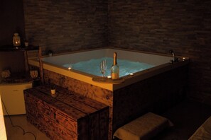 Royal Room, 1 Bedroom | Private spa tub - Royalty room spa (Naples)
