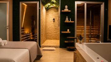 Royal Room, 1 Bedroom | In-room safe, desk, blackout drapes, iron/ironing board