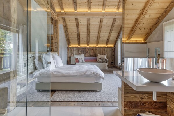 4 slaapkamers, een strijkplank/strijkijzer, wifi, beddengoed