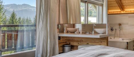 4 chambres, fer et planche à repasser, Wi-Fi, draps fournis