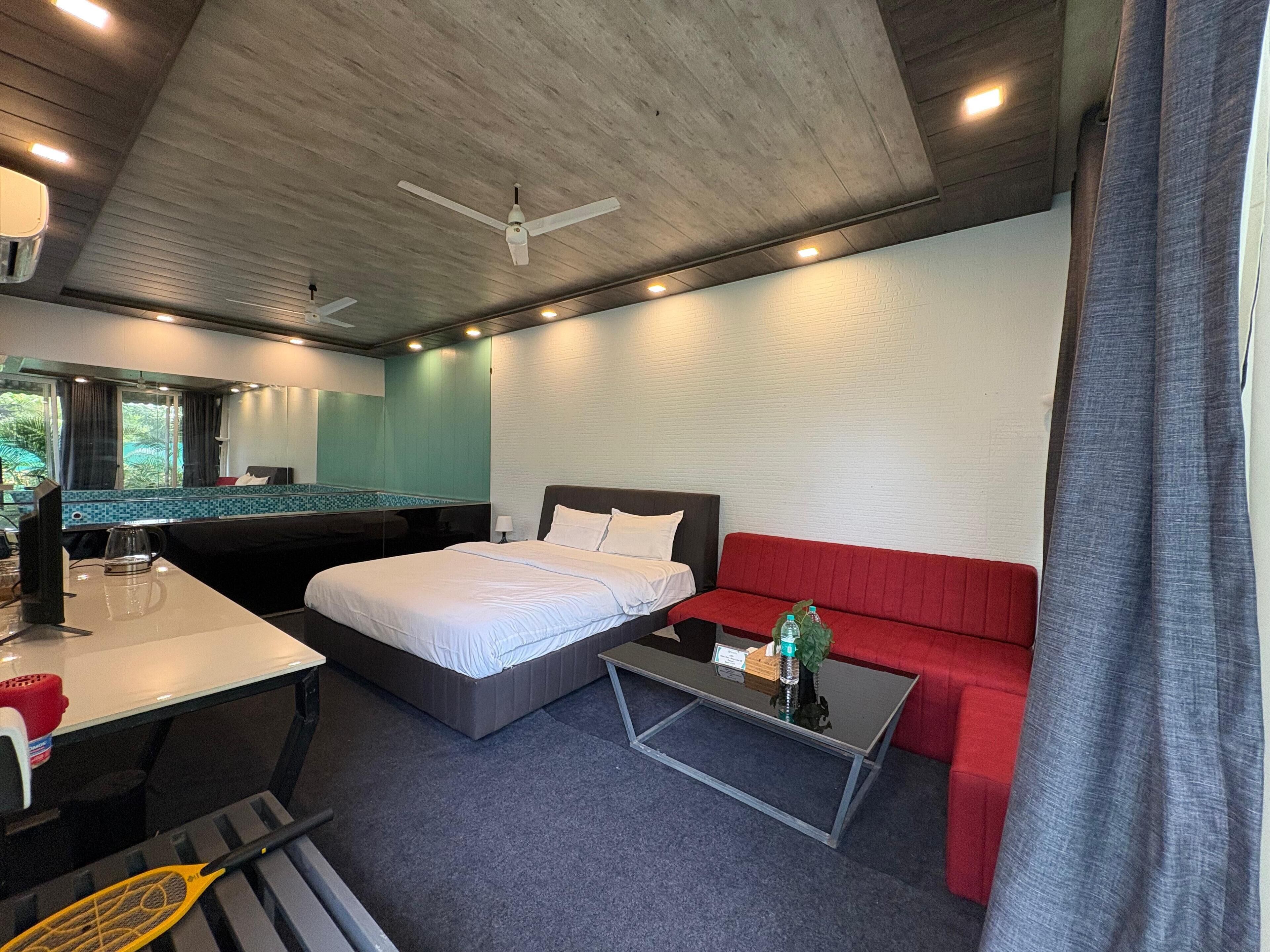 Honeymoon Suite | Free WiFi