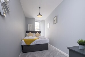 2 slaapkamers, een strijkplank/strijkijzer, reisbedje, gratis wifi