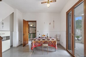 Family Villa, Multiple Bedrooms, 2 Bathrooms (Salento Sweet Home Sea View) | Dining - Salento Sweet Home Sea View (Lecce)