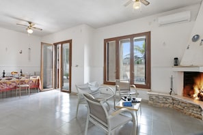 Perhehuvila, 4 makuuhuonetta, 2 kylpyhuonetta (Salento Sweet Home Sea View) | Oleskelualue | Televisio