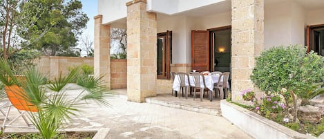 Family Villa, Multiple Bedrooms, 2 Bathrooms (Salento Sweet Home Sea View) | Outdoor dining
