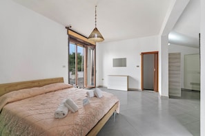 Perhehuvila, 4 makuuhuonetta, 2 kylpyhuonetta (Salento Sweet Home Sea View) | 4 makuuhuonetta, Wi-Fi, vuodevaatteet