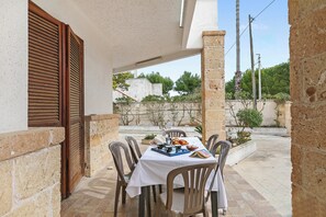 家庭别墅, 多间卧室, 双浴室 (Salento Sweet Home Sea View) | 室外用餐