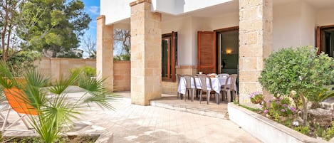 Familienvilla, 4 Schlafzimmer, 2 Bäder (Salento Sweet Home Sea View with) | Speisen im Freien