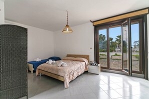 Family Villa, Multiple Bedrooms, 2 Bathrooms (Salento Sweet Home Sea View)