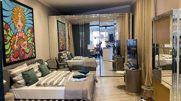 1 bedroom, bed sheets