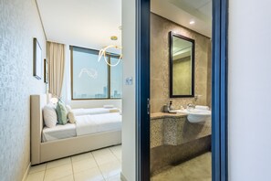 2 chambres, coffres-forts dans les chambres, fer et planche à repasser