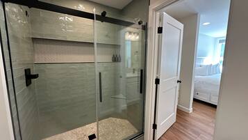 Condo, 1 Bedroom | Bathroom | Towels, shampoo