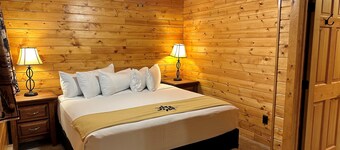 Lakeside, Spacious, Modern 2br - Sleeps Up To 8 2 Bedroom Condo