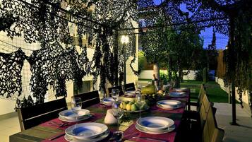 Villa | Dining