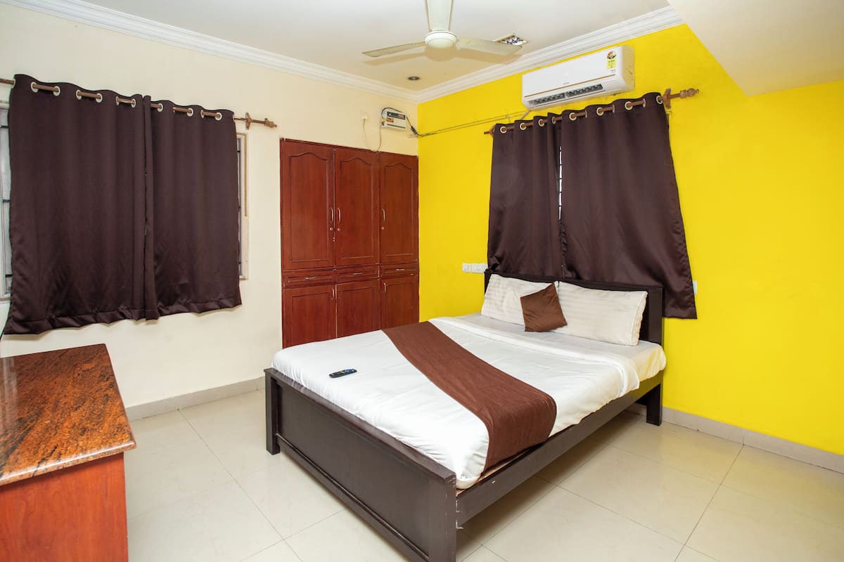 Classic Double or Twin Room | Desk, laptop workspace, free WiFi