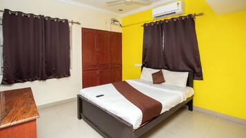 Escritorio, espacio para trabajar con laptop y wifi gratis