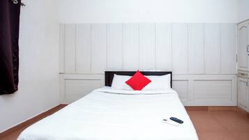 Classic Double or Twin Room | Desk, laptop workspace, free WiFi