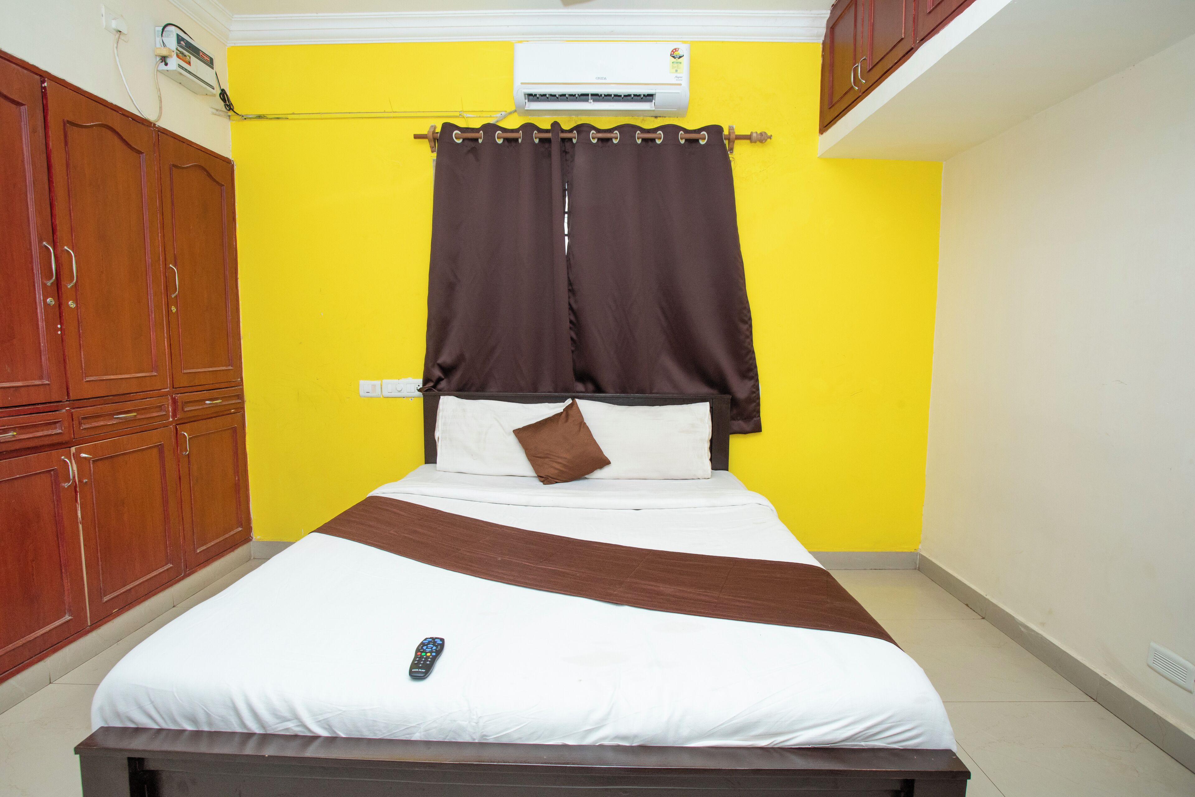 Classic Double or Twin Room | Desk, laptop workspace, free WiFi
