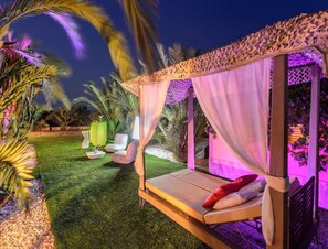 Villa | Garden