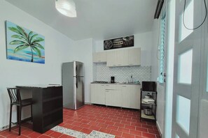 Fridge, microwave, stovetop, coffee/tea maker - Sweet Sunset II- Rompeolas Beach (Aguadilla)