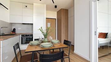 Classic Apartment | Private kitchen | Microwave, oven, dishwasher, electric kettle