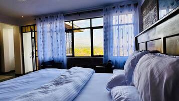 2 bedrooms, iron/ironing board, WiFi