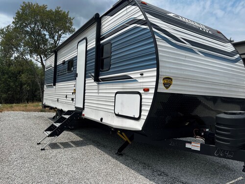 Travel Trailer With a Lake View: Your Cozy Escape Awaits!