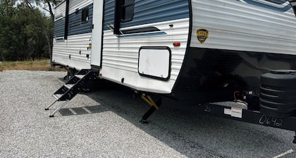 Travel Trailer With a Lake View: Your Cozy Escape Awaits!