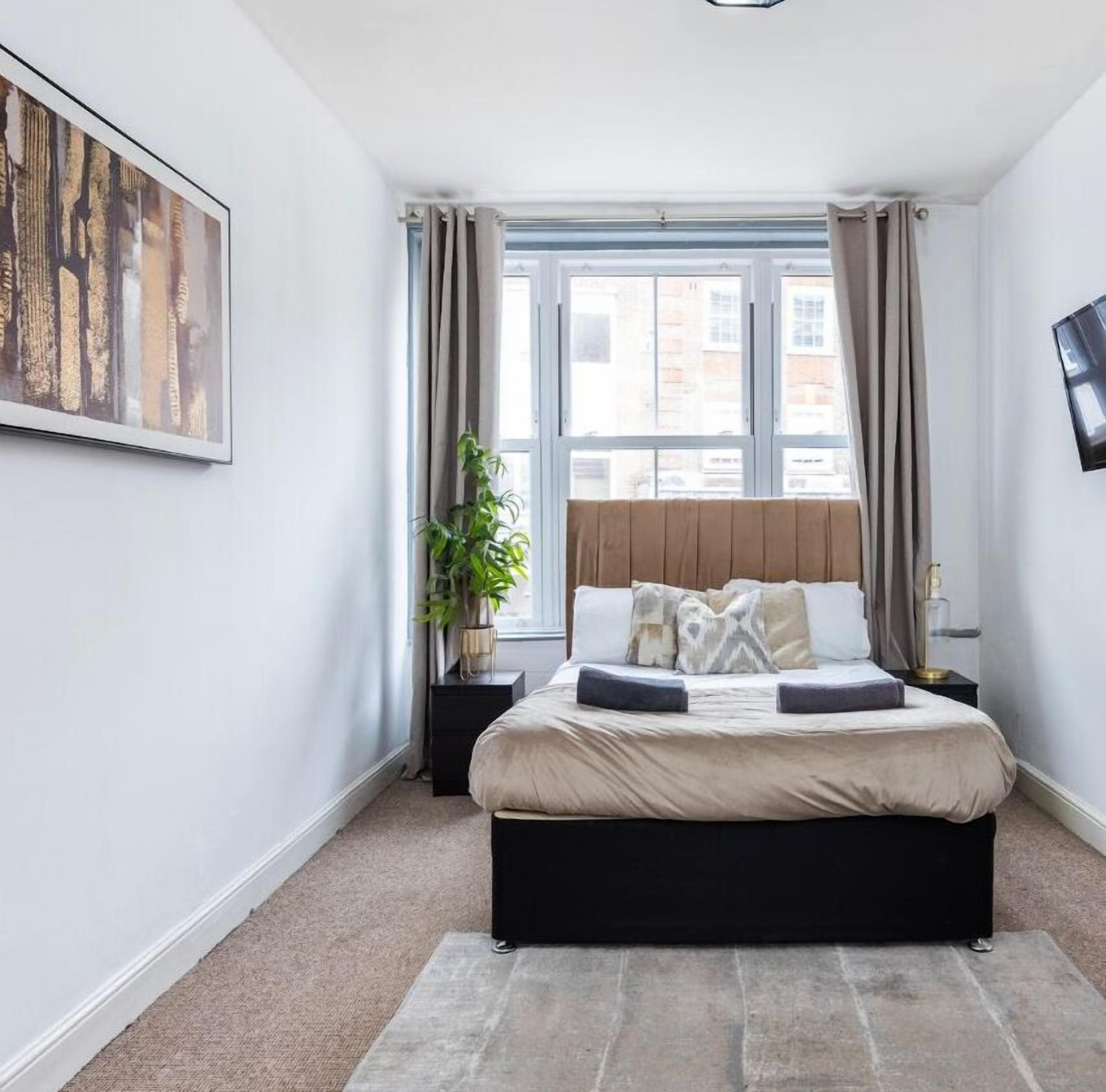 3 bedrooms, iron/ironing board, travel cot, free WiFi