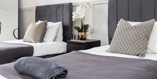 Modern 3BR in High Street - Group stays, familly & Contractors