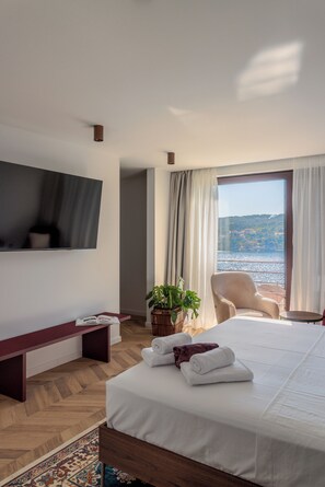 Luxury Villa, Sea View | 5 bedrooms, in-room safe, blackout drapes, soundproofing - Villa Remi (Selca)