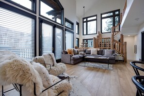 Televisión y chimenea 