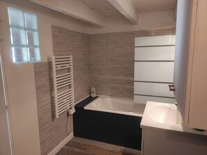 Hair dryer, towels, soap, toilet paper - Self-contained studio in a natural setting dedicated to well-being (Montrem)