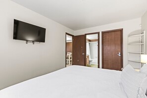 1 chambre, fer et planche à repasser, Wi-Fi gratuit, draps fournis
