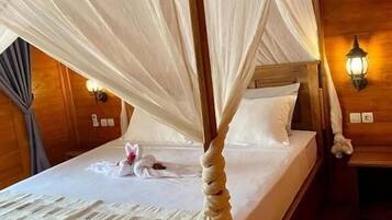 Quarto superior, 1 cama King, vista para o parque | Wi-Fi de cortesia, roupa de cama