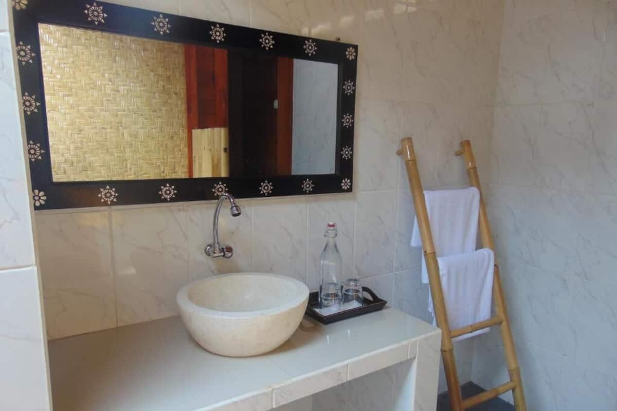 Shower, rainfall showerhead, hair dryer, towels