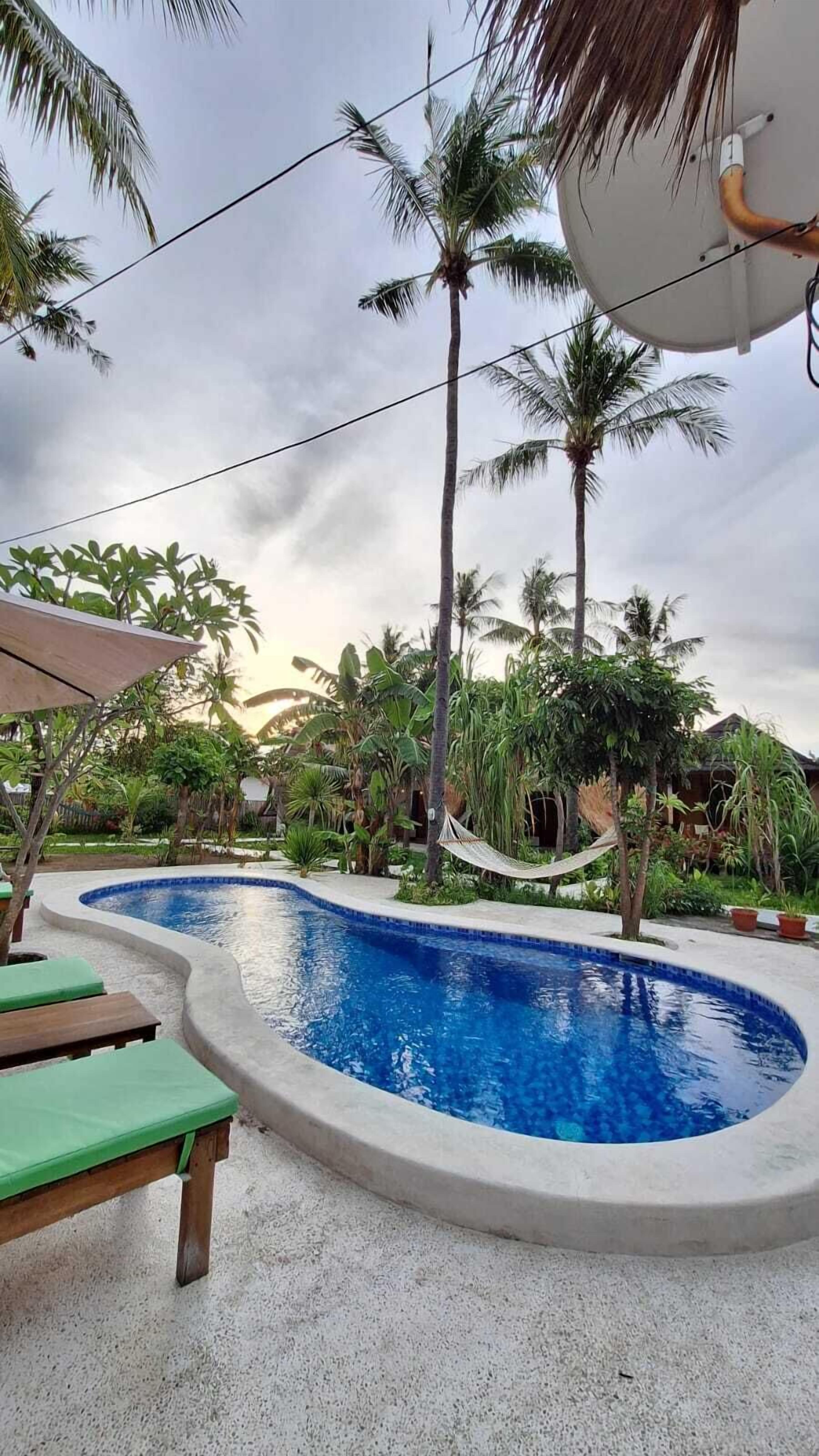 Hồ bơi ngoài trời 