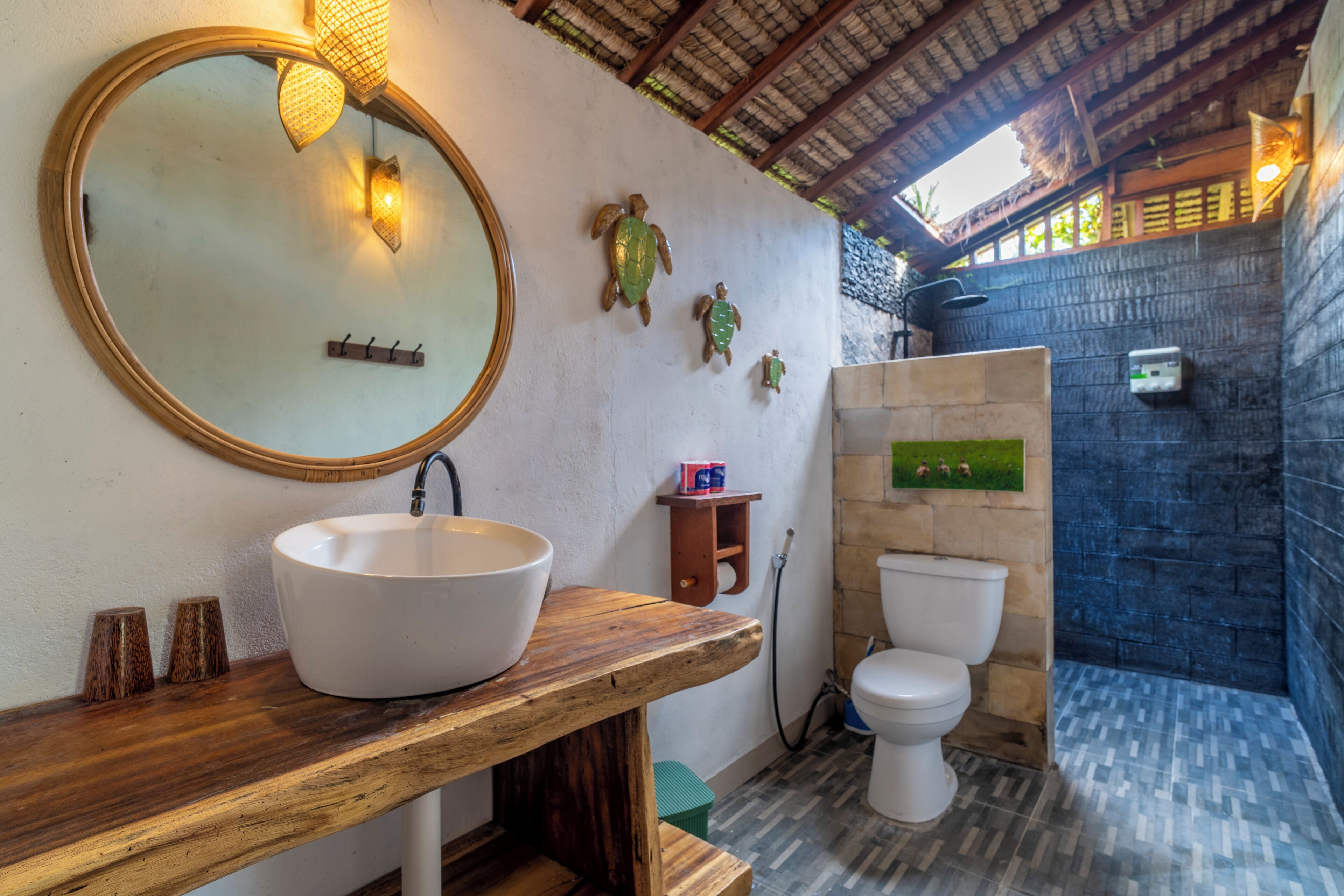 Villa familiar, vista al parque | Baño | Regadera, regadera tipo lluvia, secadora de cabello, toallas 