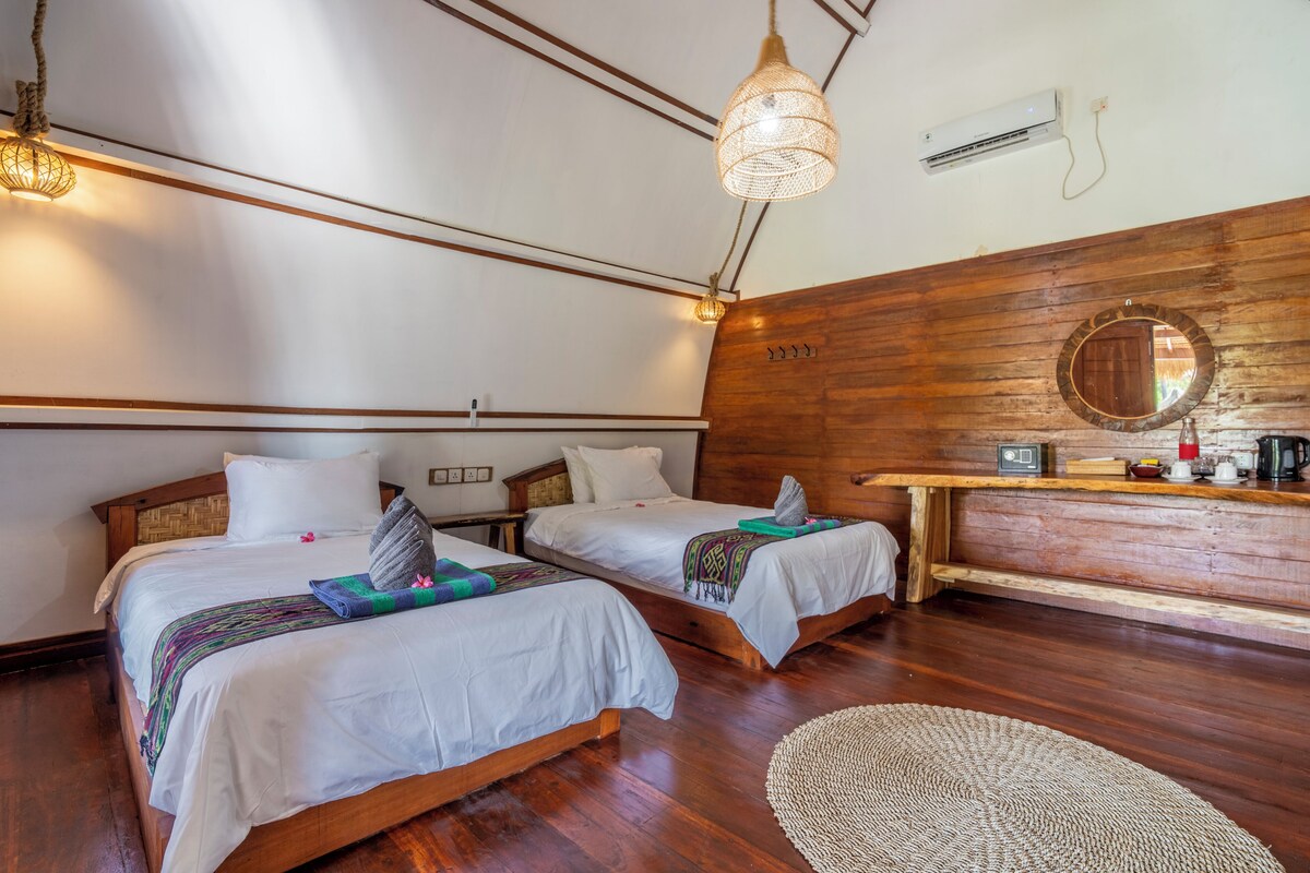 WiFi (free), bed sheets