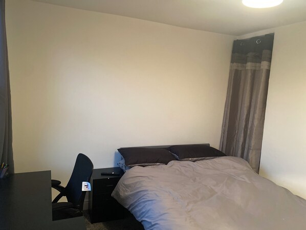 3 bedrooms, desk, iron/ironing board, WiFi