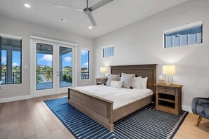 4 Schlafzimmer, Schreibtisch, Bügeleisen/Bügelbrett, Reisekinderbett