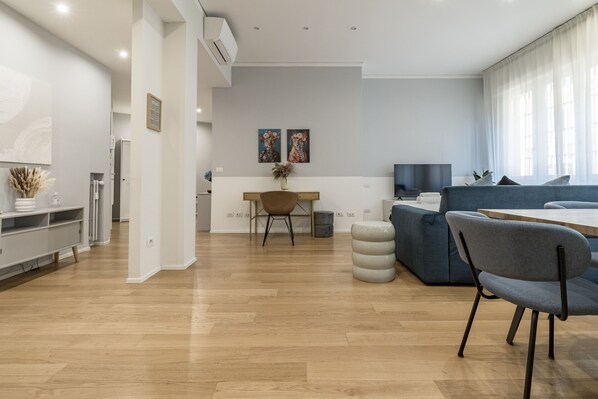 Apartment | Wohnbereich | Flachbildfernseher