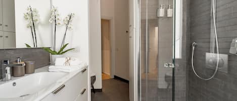 Apartment | Bathroom