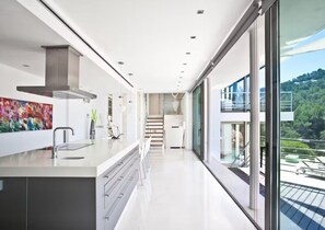 Private kitchen - Appealing Villa With Private Terrace (Sant Josep de sa Talaia)